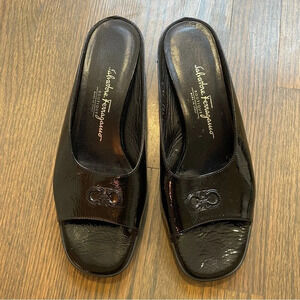 Salvatore Ferragamo Boutique Patent Leather Slide Sandals size 8.5 B